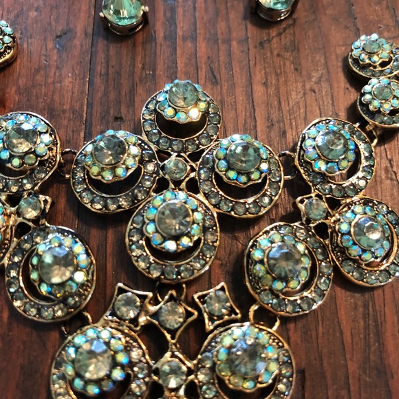 Statement necklace & earrings in peridot crystal - Picture 2 of 7